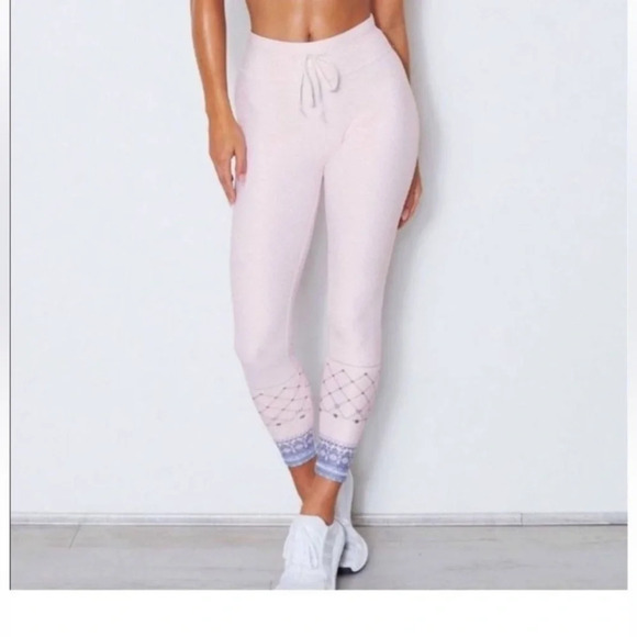 Sarah's Day × White Fox Vinyasa
Flow leggings pink floral pattern size medium. - Picture 3 of 11